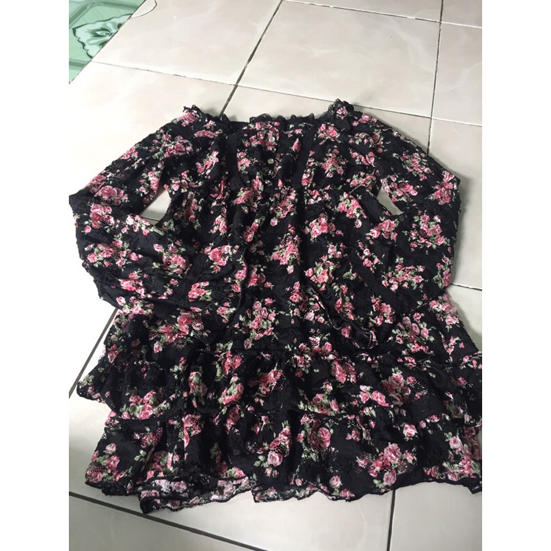 Đầm bẹt vai hoa hồng
