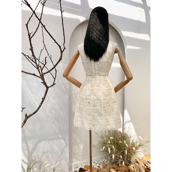 ĐẦM REN CỔ CHÉO,HOA VĂN THUÊ NỔI