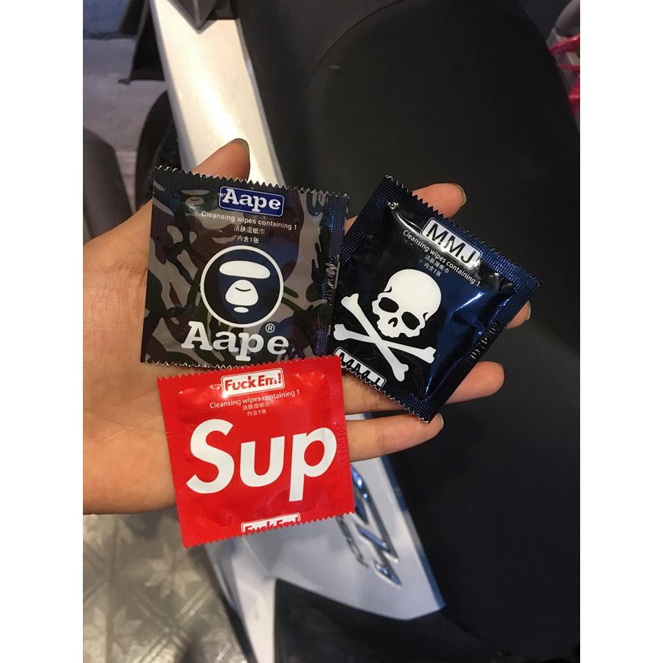 Khăn ướt Supreme Bape Mastermind