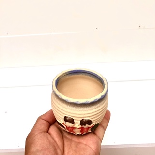 Chậu gốm sứ kích thước 6-8 cm.