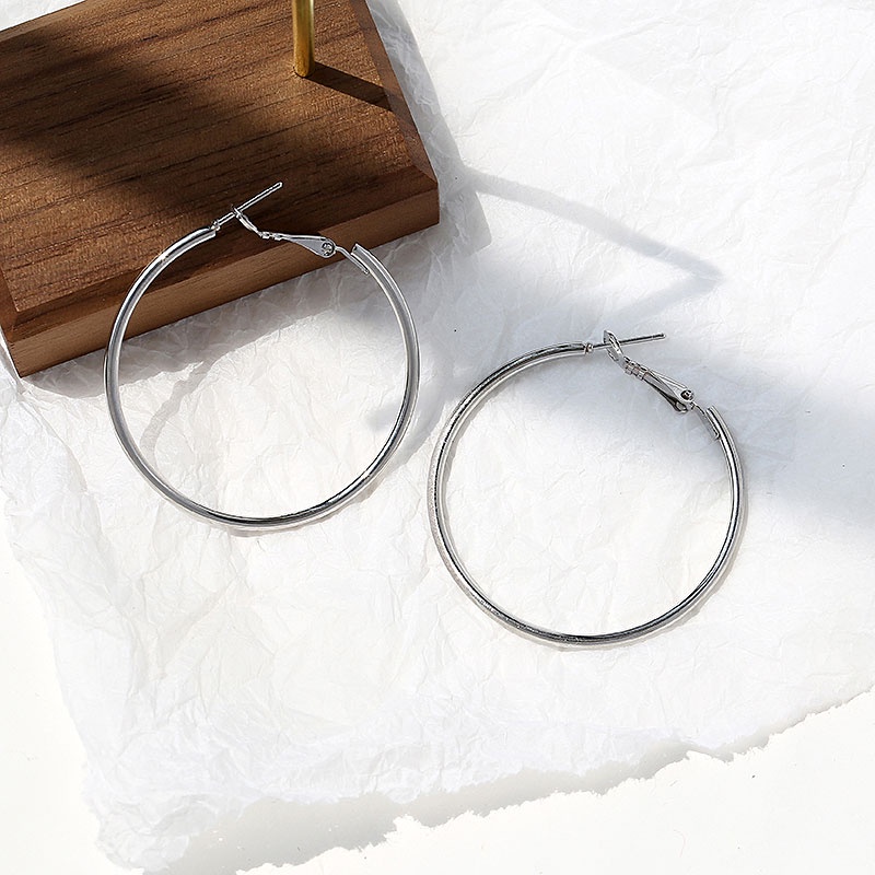 Khuyên Tai Kim Loại Hình Tròn Đơn Giản Cá Tính Cho Nữ