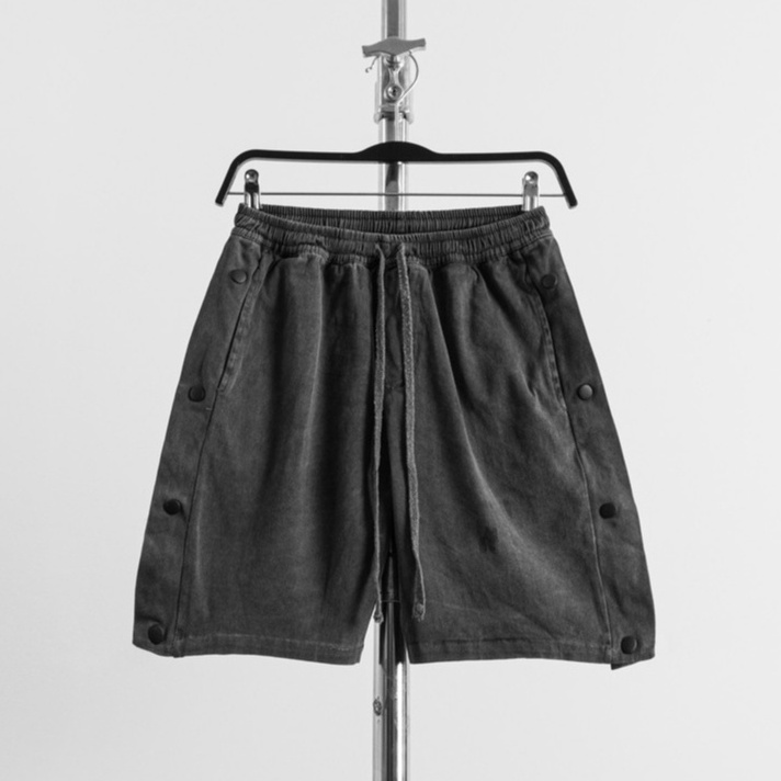 Quần shorts The Bad God Buttons kaki