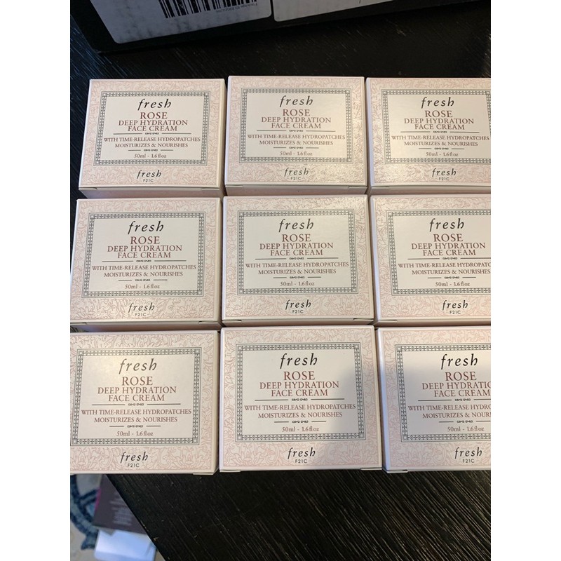 Set dưỡng da 2 món Fresh Hydration Essentials / Toner Fresh Rose 250ml + Kem dưỡng Rose 50ml