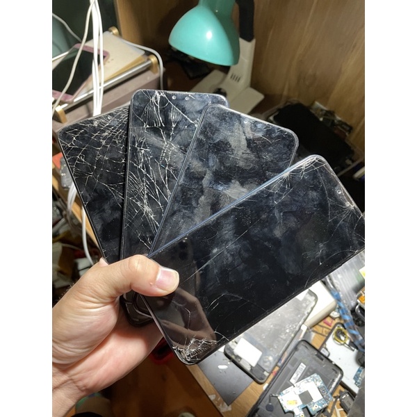 Huawei y9 2019 vỡ màn main sống