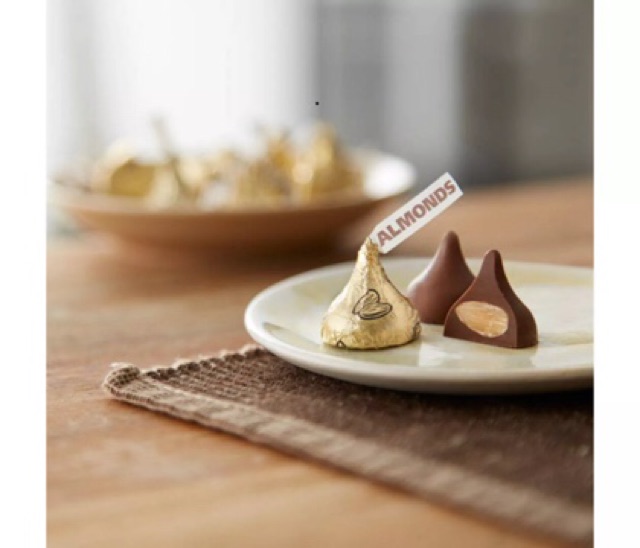 Socola núi sữa nhân hạnh nhân túi 450g