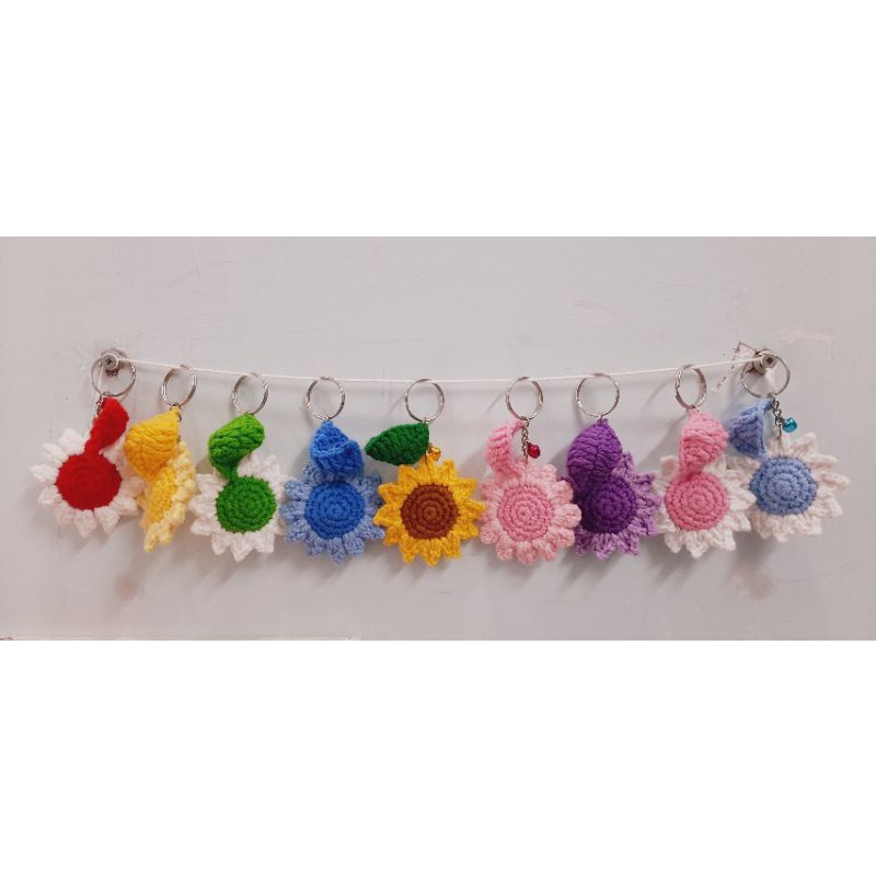 Móc khóa hoa hướng dương nhiều màu gắn chuông móc len 🌻