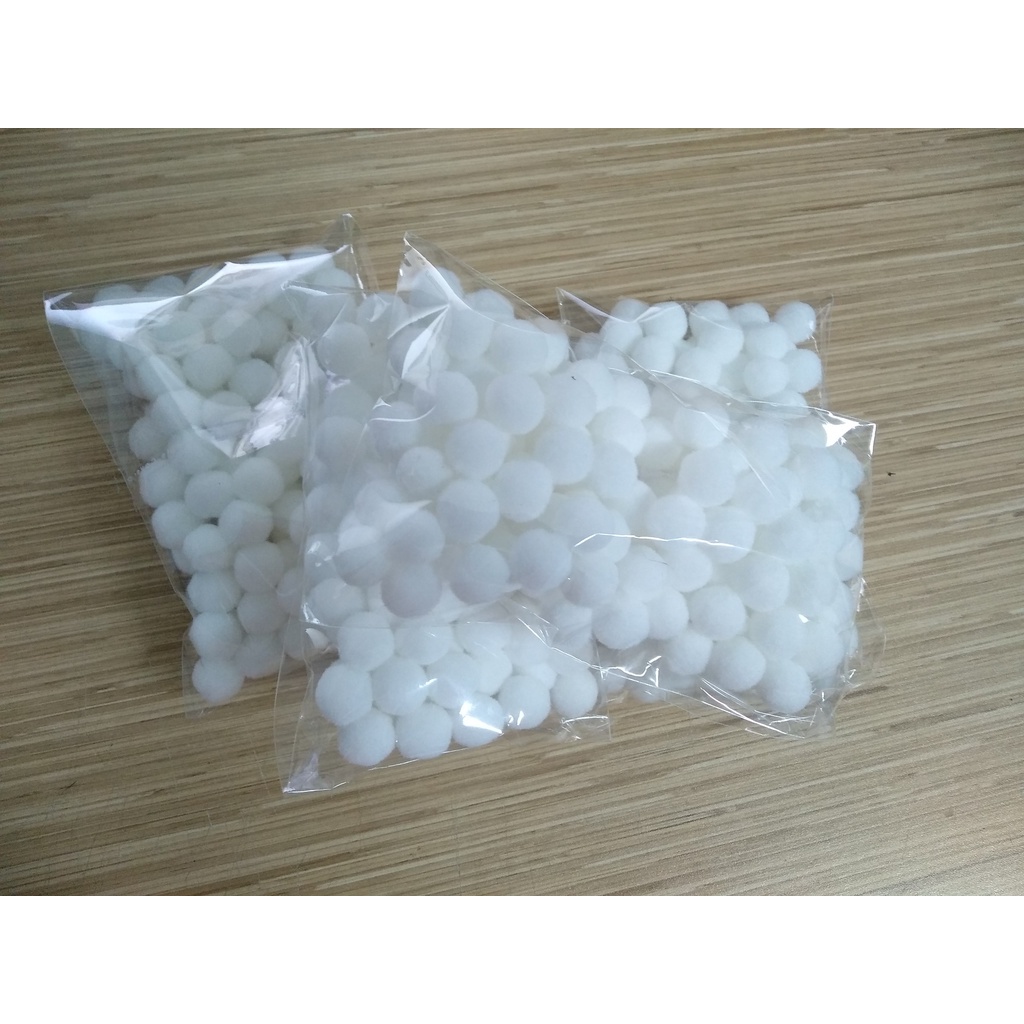 Bông pom pom màu trắng trang trí