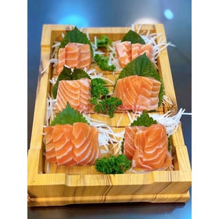 Khay sushi - sashimi , cá hồi , nhựa giả gỗ tròn trang trí sushi, sashimi