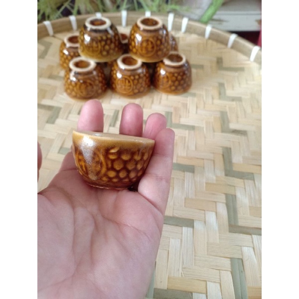 Chung  hột vịt bằng đá