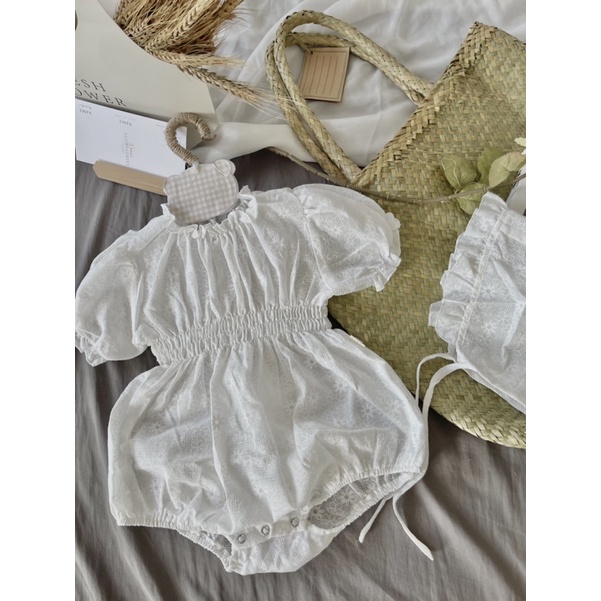 Đồ bộ liền thân em bé + nón hoa cúc nhí vân nổi Nanci room