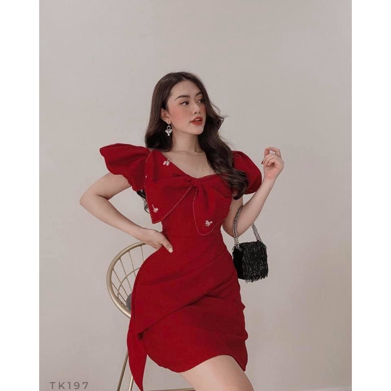 Váy đỏ đô nơ chéo