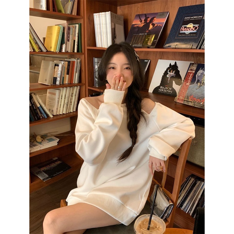 Áo Sweater Tay Dài Hở Vai Đính Ngọc Trai Thời Trang Mùa Thu Hàng Mới 2022