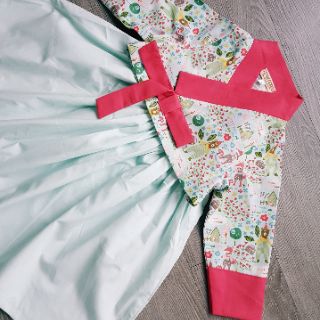 Hanbok gấu hồng