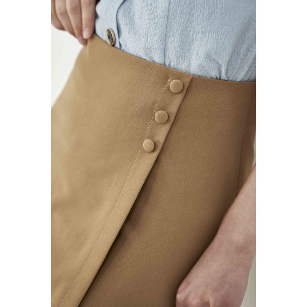 [Mã WABRHI5 giảm 15% đơn 599K] Chân váy đen vạt chồng khuy bọc 1CV1006 ADORE DRESS | BigBuy360 - bigbuy360.vn