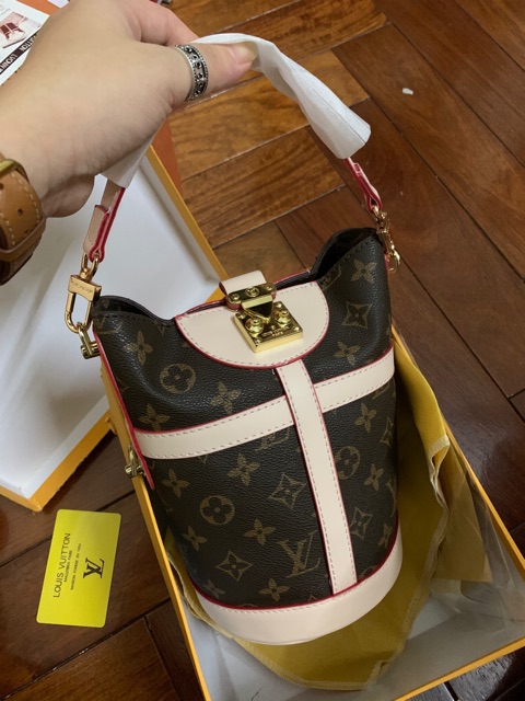 Túi xách nữ hoa nâu xô hothit da mềm fullbox