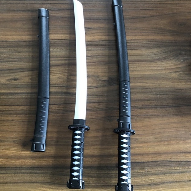 Kiếm phát sáng, kiếm Nhật Katana dài 68cm, có vỏ + đèn+ âm thanh