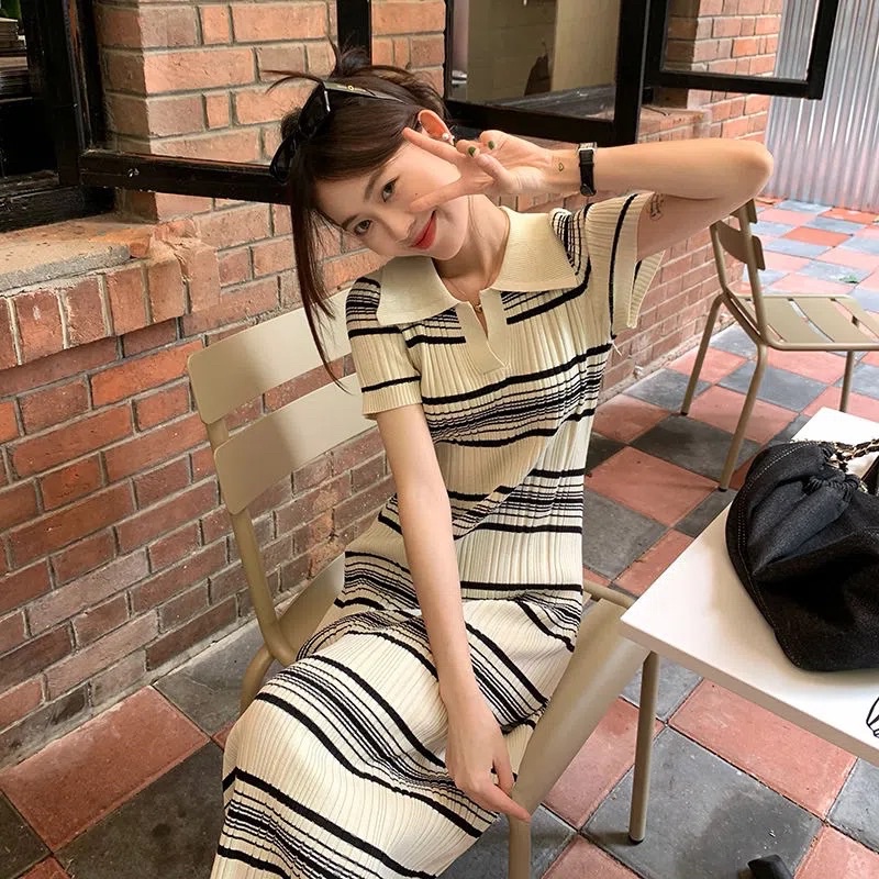 Váy Len Suông Nữ Cổ Polo Ngắn Tay Màu Kẻ Sọc Ngang Màu Trắng Đen Loại 1 Hàng Quảng Châu Cá Tính Năng Động Style Hàn Quốc