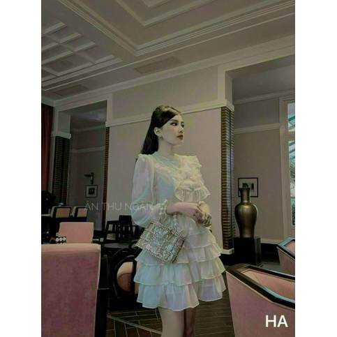 Đầm dự tiệc nữ màu trắng dáng xòe xếp tầng siêu xinh váy midi nữ dài tay cổ bèo đính khuy sang chảnh chiết eo duyên dáng