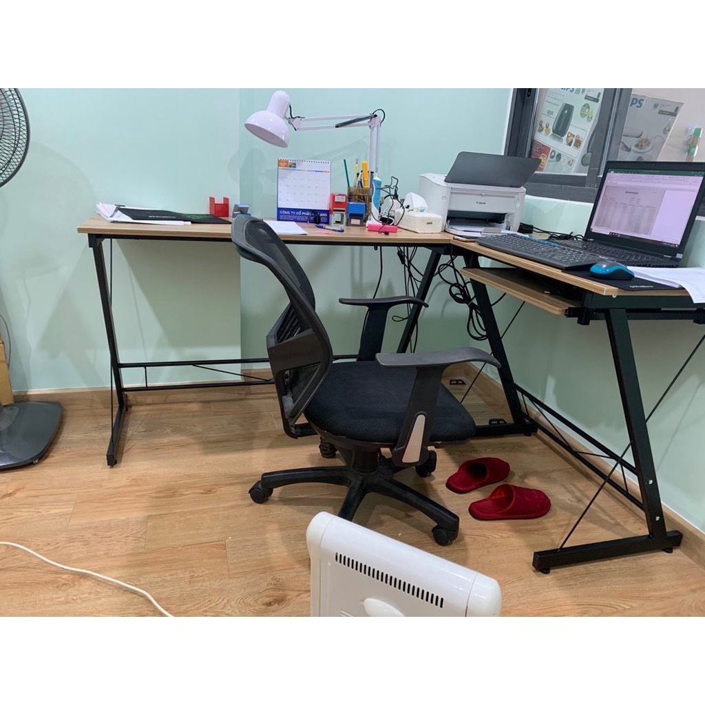 Bàn làm việc chữ L chân chéo mặt gỗ phủ laminate có khung sắt phun sơn tĩnh điện, bàn game