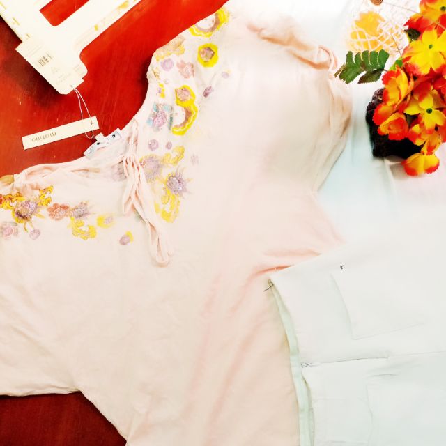Áo thun kiểu cánh dơi đính đá thắt nơ cổ siêu bánh bèo bánh. Phom to 60kg. Gầy ốm mặc ok. Hình thật. 🥕🥕🥕