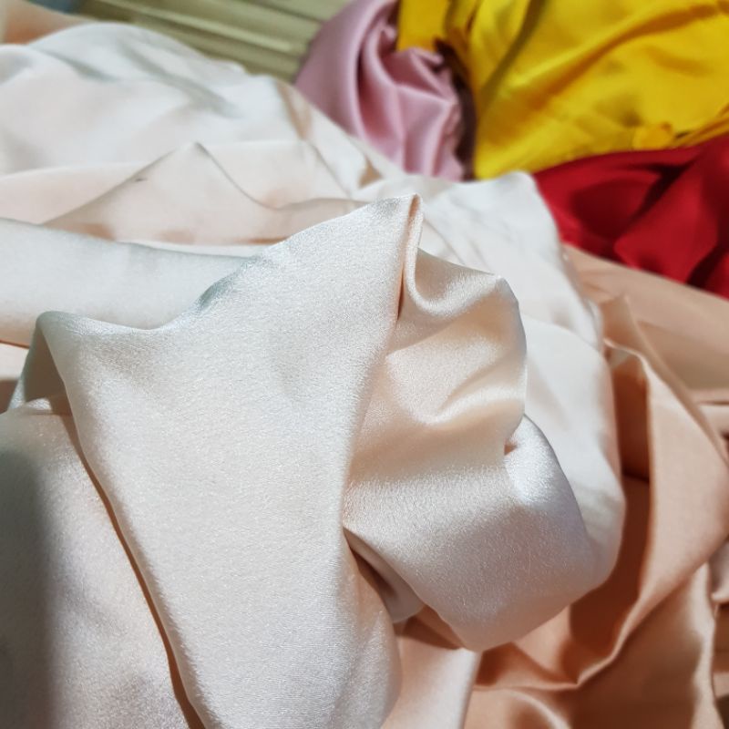 1M Lụa Thái Silk Bóng Mượt Mềm Trơn Tay