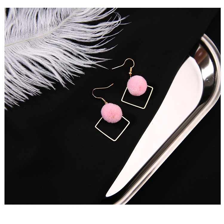 Bông tai móc hình vuông đính bóng lông xinh xắn cho nữ
