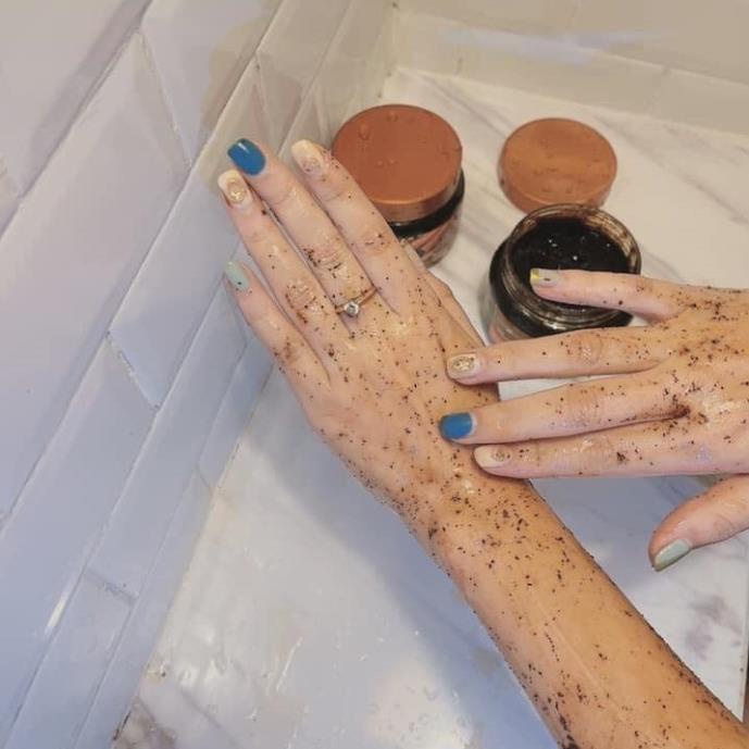 Tẩy da chết body chiết xuất cafe quế hồi Bilena hộp 380g - PINK BEAUTY