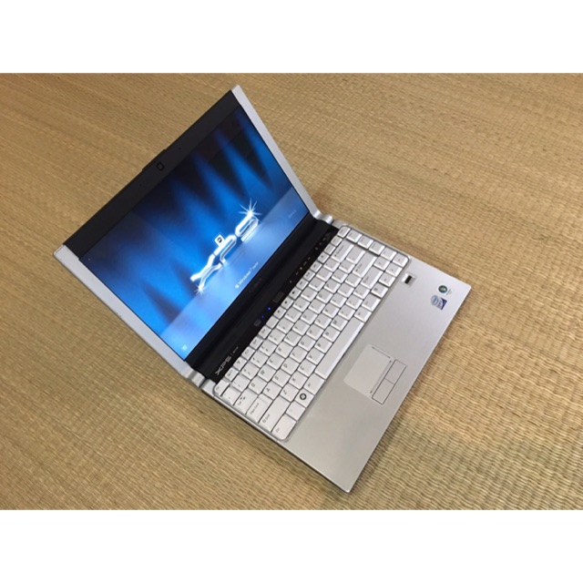 Laptop UFO Dell XPS M1330 vỏ nhôm thời trang sang trọng văn phòng đẹp like new