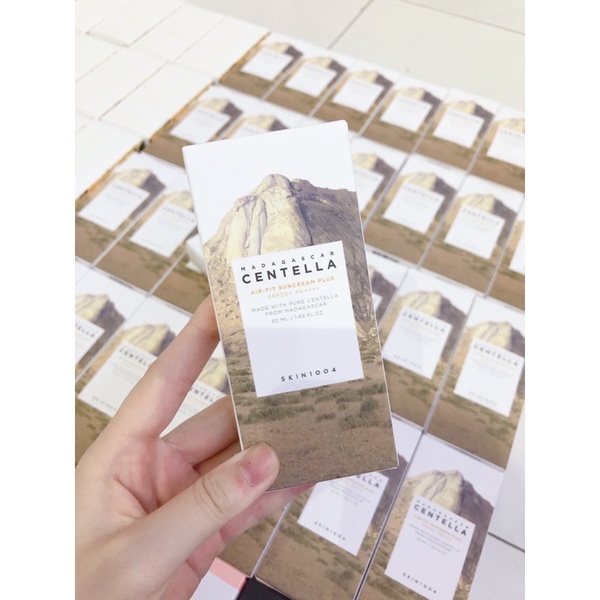 Kem chống nắng Skin1004 Madagascar centella air fit suncream SPF50+PA++++ | BigBuy360 - bigbuy360.vn