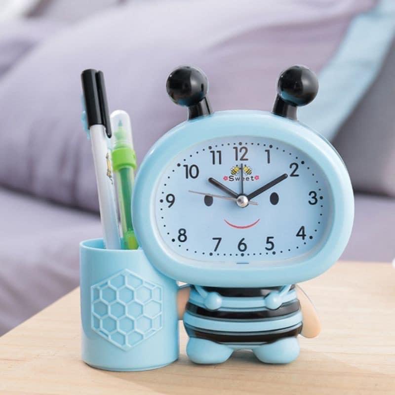 ĐỒNG HỒ BÁO THỨC HÌNH CON ONG CÓ ỐNG CẮM BÚT CHO BÉ
