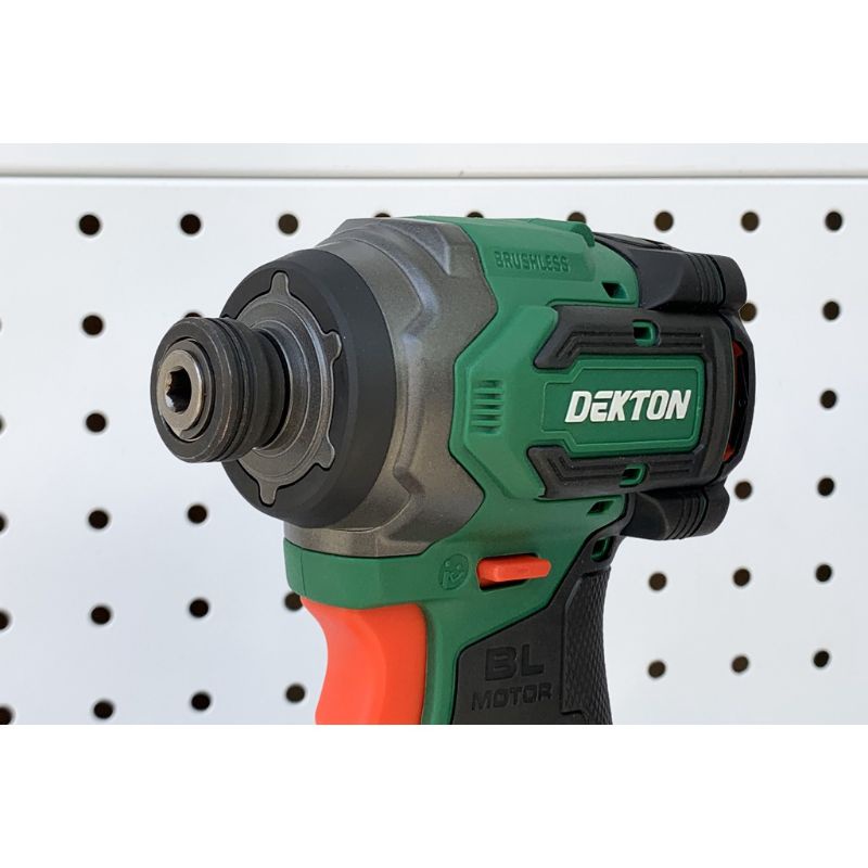 Máy Bắn Vít Dekton 230Nm Dòng Compact M21-CV230NCP / Motor Brushless / Chân Pin Phổ Thông Makita