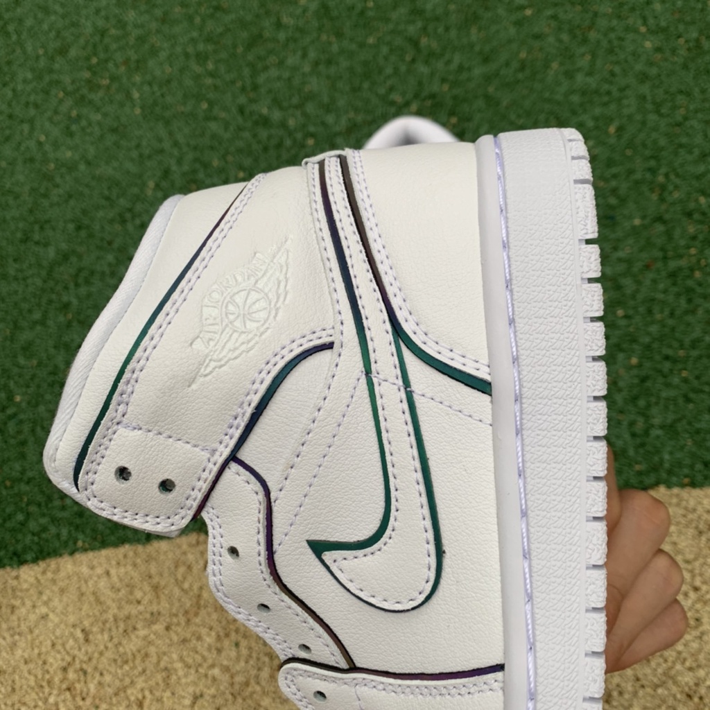 Giày Air Jordan 1 Mid "Iridescent Reflective"