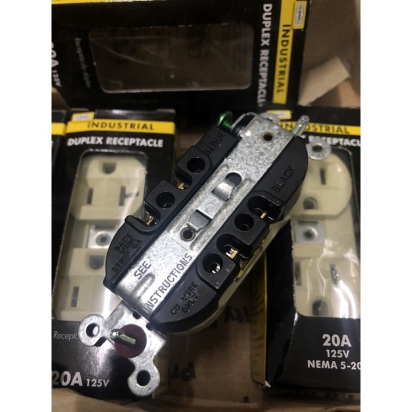 Ổ cắm điện Hubbell 5362IZ