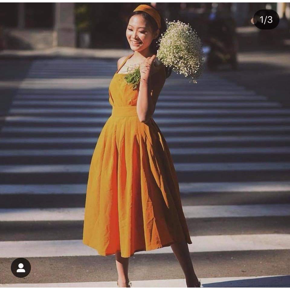 Đầm Maxi Dáng Xòe Vàng Hở Lưng Siêu Xinh | BigBuy360 - bigbuy360.vn