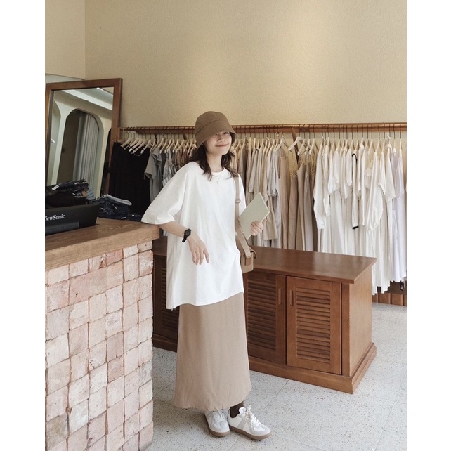 Áo thun xoắn eo của @by.feminine