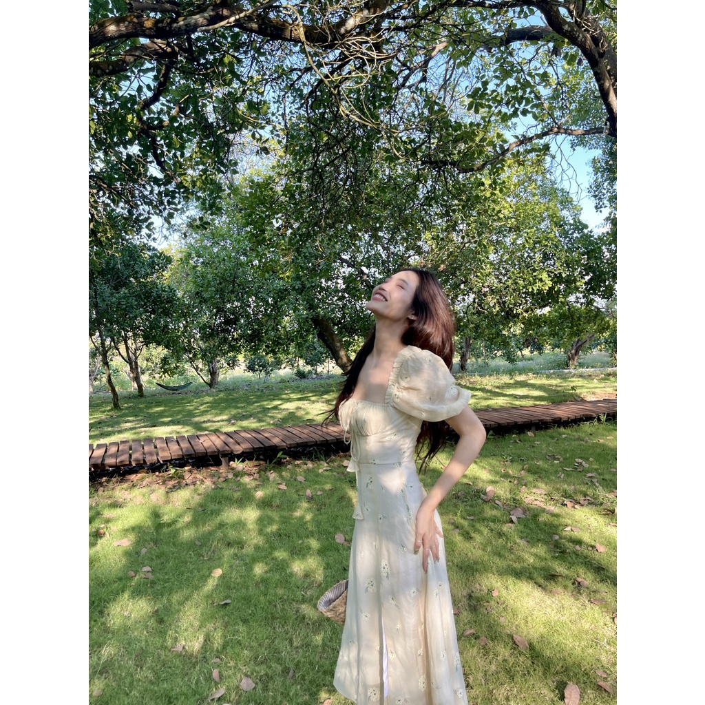 Đầm midi hoa tay phồng xẻ tà