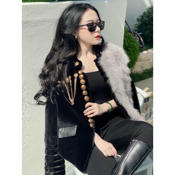 Áo khoác lông cúc xích hoàng gia