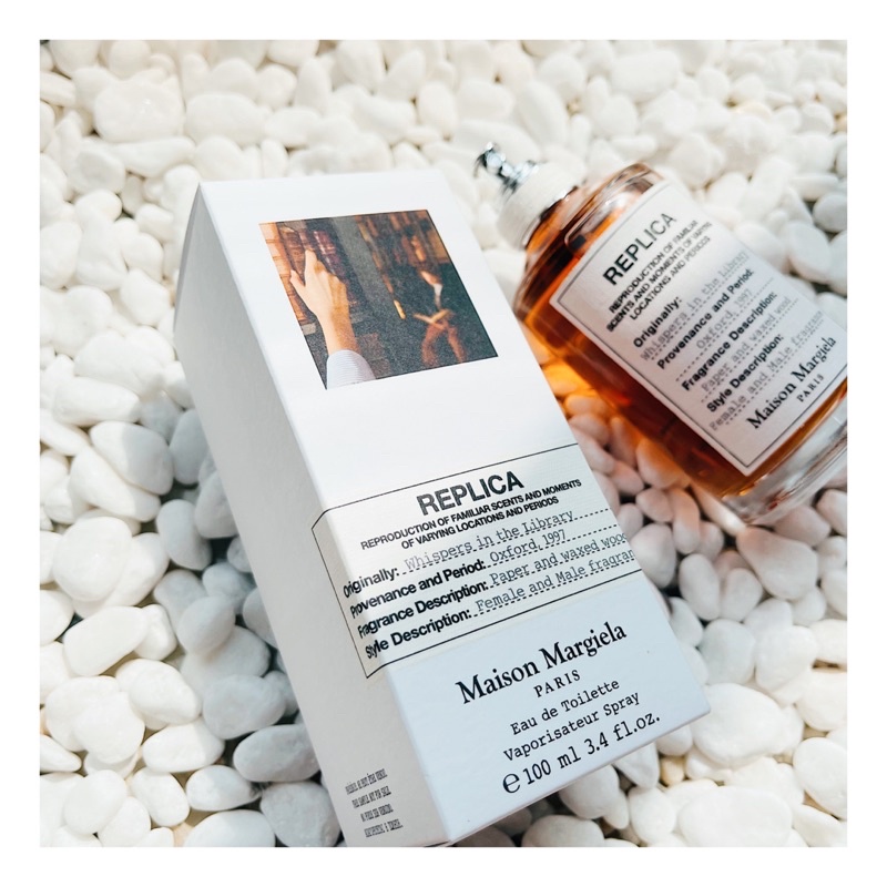 Nước Hoa Whisper in the library