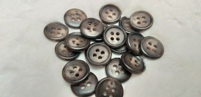 Nút quần tây 4 lỗ , size 14mm( 20nút /10k)