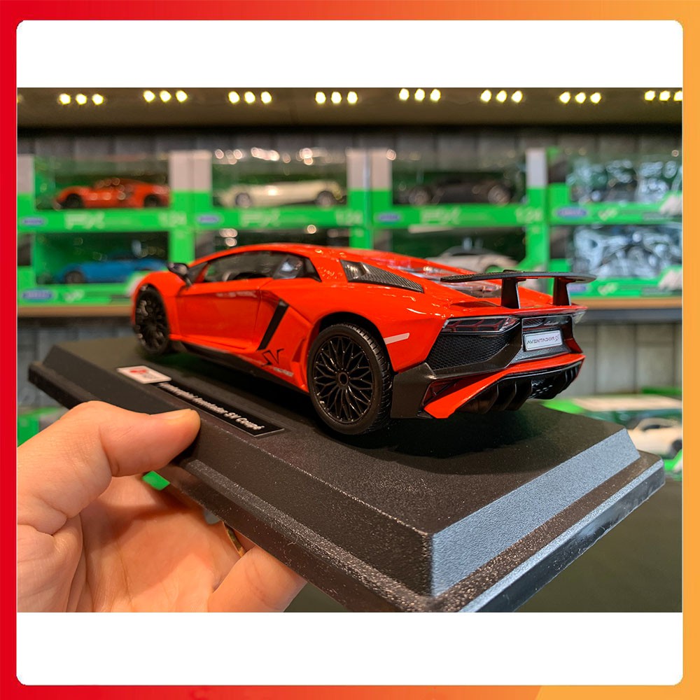 Mô Hình Xe Lamborghini Aventador SV LP 750-4 tỉ Lệ 1: 24 Bburago