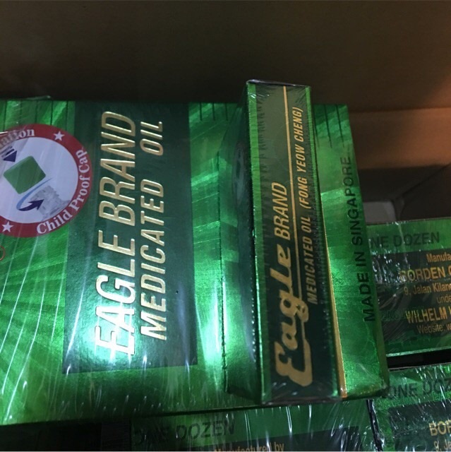 Dầu xanh con ó 2 nắp Eagle Brand Medicated Oil