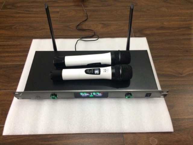 Micro không dây hát Karoke cực hay AKG AK-30B