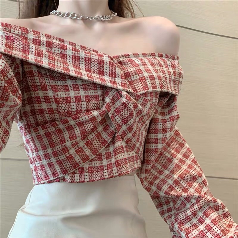 Áo bẹt vai+ chân váy da