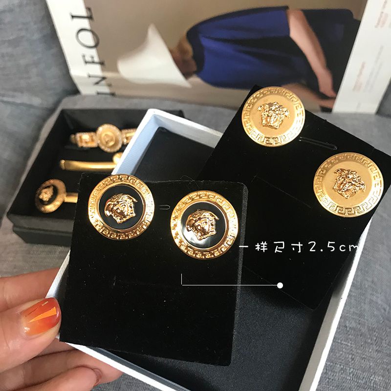 SET BÔNG TAI & KẸP TÓC VERSACE