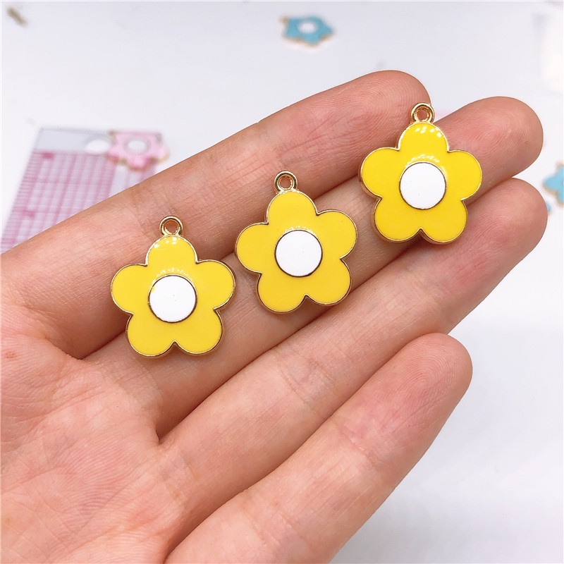 Set 4 mặt dây chuyền hình hoa bằng kim loại tráng men