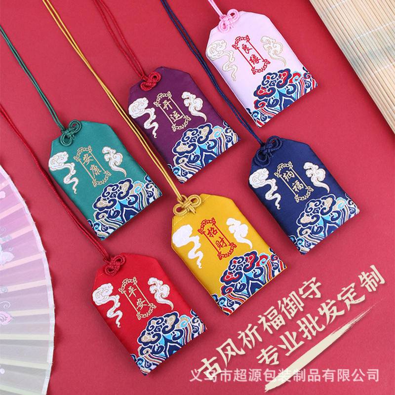 Túi May Mắn Thêu Hình Rồng Cổ Điển Treo Xe Hơi