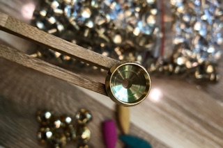 Phiễu đồng vàng nguyên khối đặt nụ xông trầm -tạo dòng khói