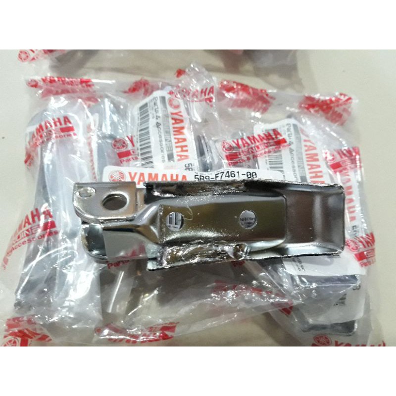 Đế sắt gác chân phải xe Jupiter.Exciter 2010_2014 Yamaha