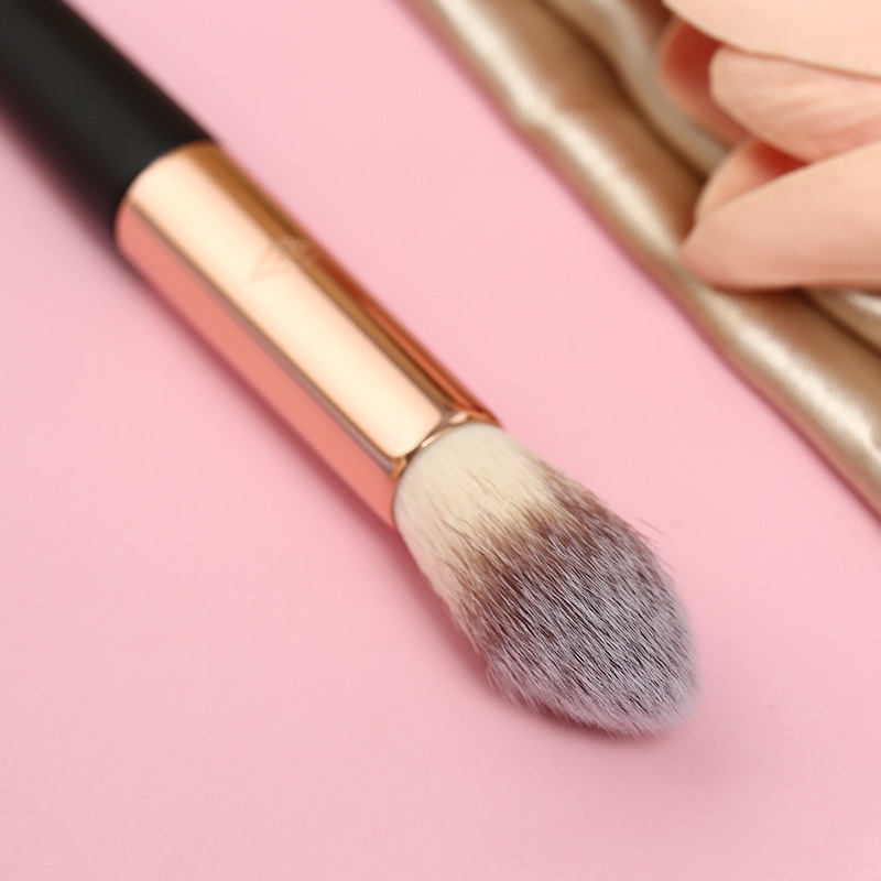 Cọ Đánh Bắt Sáng Highlight Vacosi Tapered Highlighter Brush M26