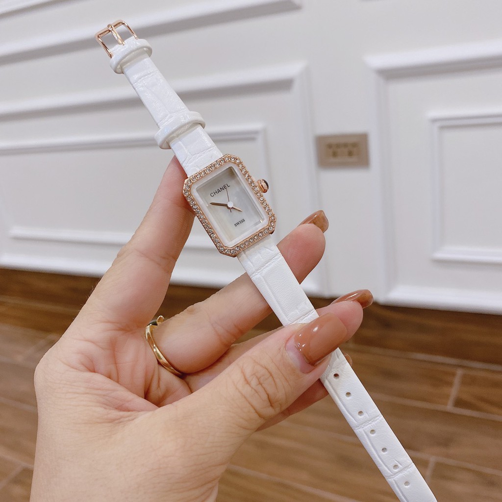Đồng hồ nữ Chanel đeo tay cao cấp viền kim loại dây da, chống nước - bảo hành 12 tháng | BigBuy360 - bigbuy360.vn
